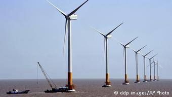 Offshore Windpark China (ddp images/AP Photo)